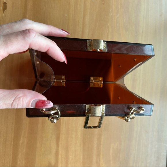 Triangular amber plastic clutch bag - Picture 3 of 3